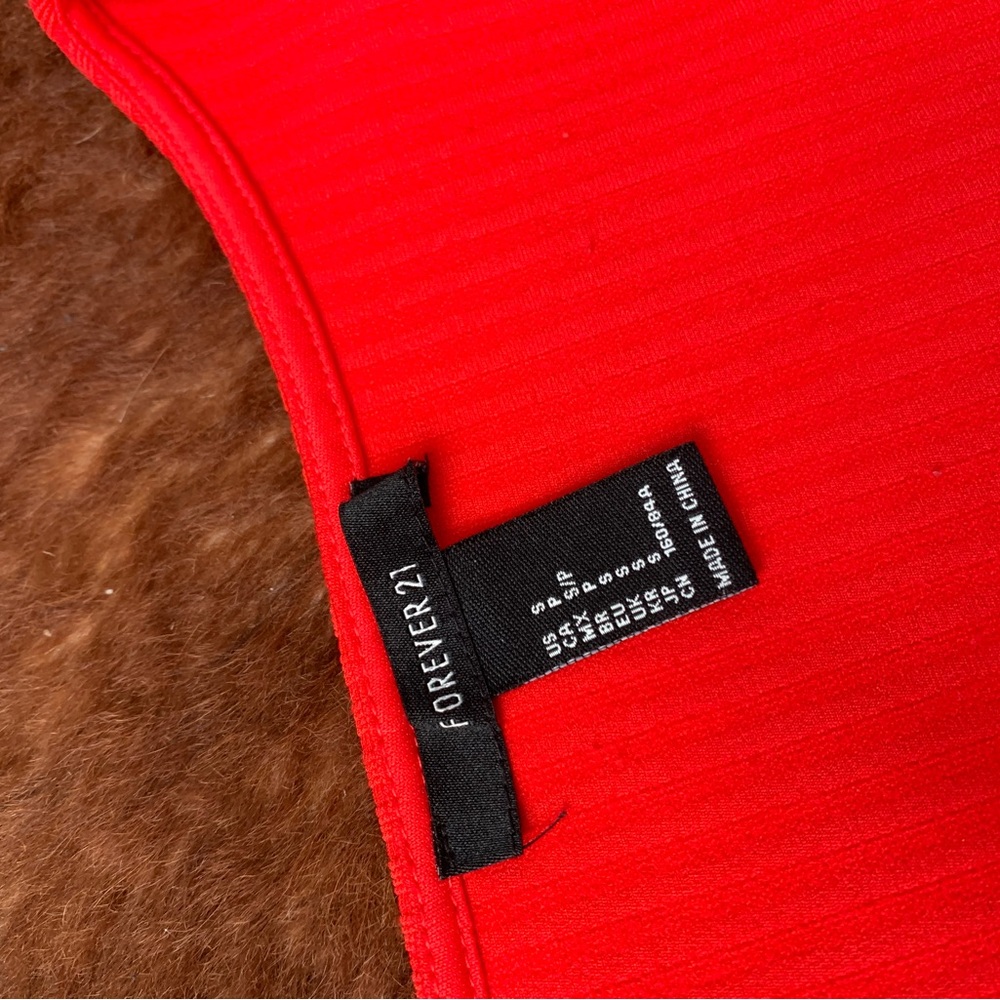 Red Zipper Front Crop Top - Picture 3 of 4